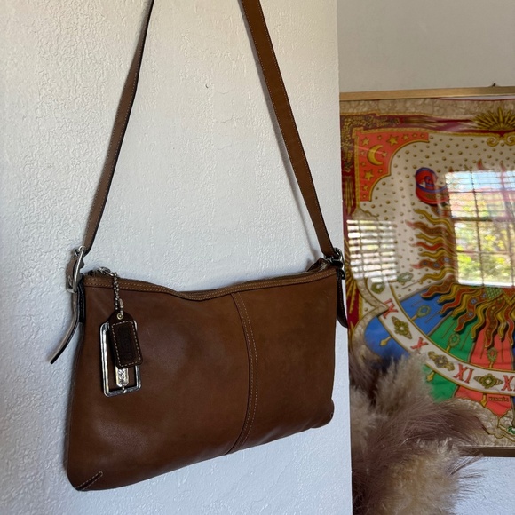 Pre owned , Vintage Tan Brown Leather COACH B33-9877 Crossbody Hobo Handbag - Picture 1 of 6